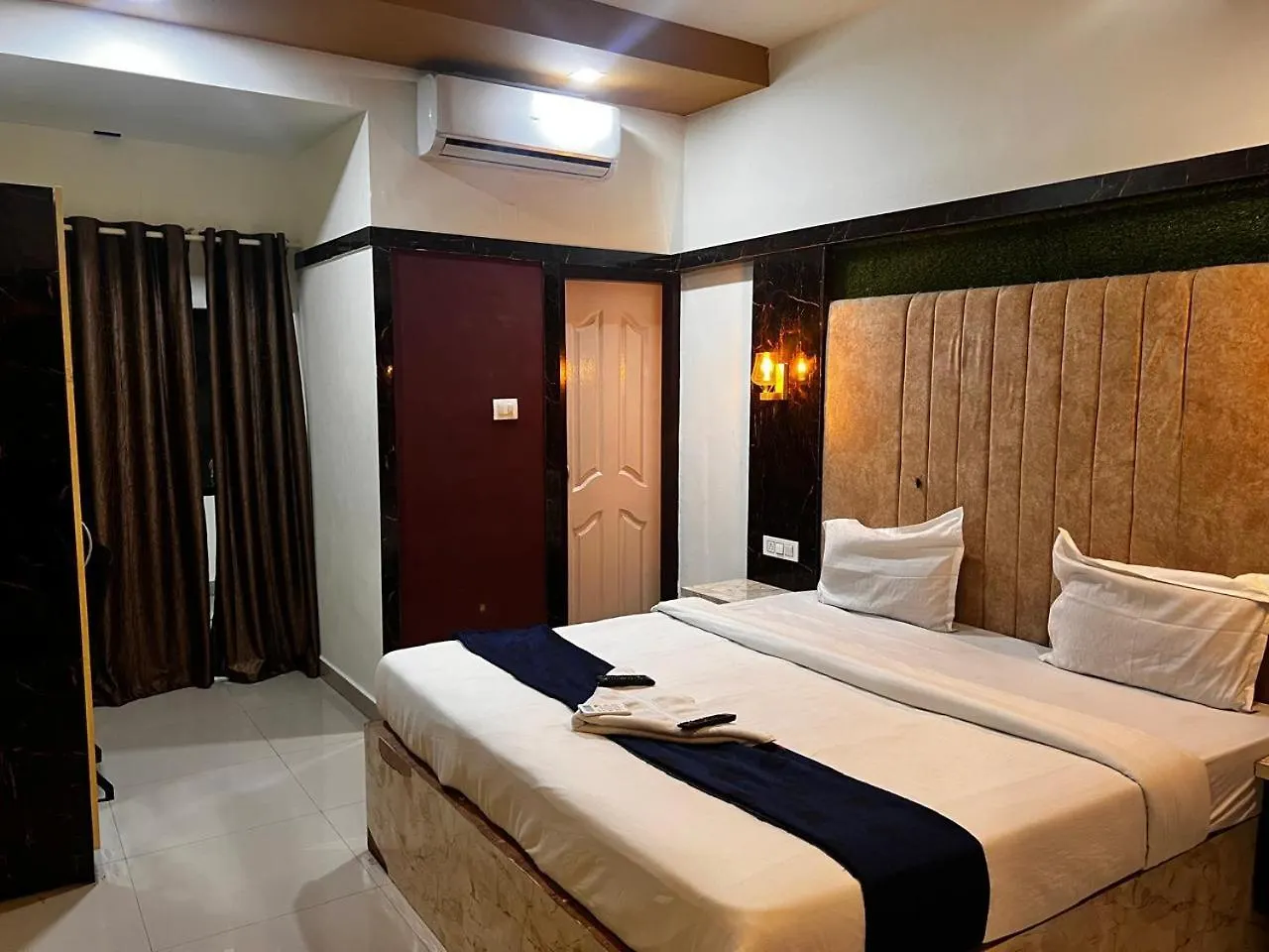 Queens Residency - Kochi Hotel